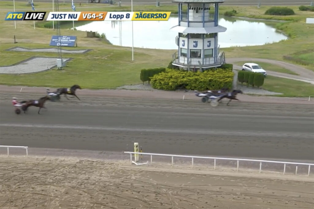 Andelshästen Grandfather Bill flög lågt över upploppet på Jägersro
